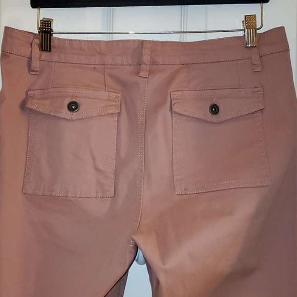 Salmon Pink Cargo Capris - Picture 3 of 3
